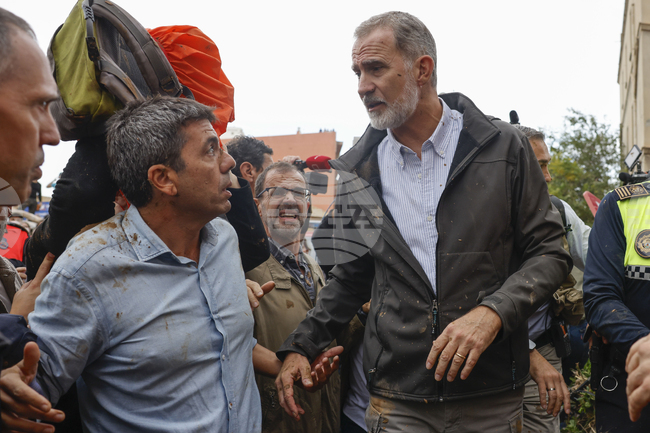 ЕФЕ: Премиерът на Валенсия подаде оставка заради реакцията си при миналогодишните смъртоносни наводнения