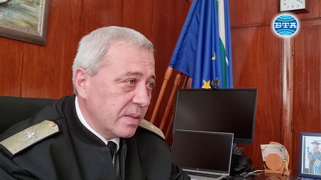 Варненски учени ще картографират релефа на морското дъно около българската база в Антарктика, каза началникът на ВВМУ Калин Калинов