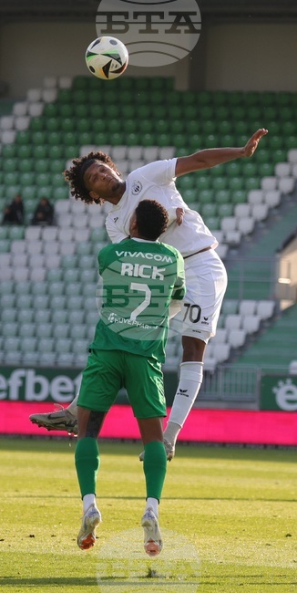 Голмайсторът на Хебър (Пазарджик) от миналия сезон Набил Макни ще продължи кариерата си в елитната дивизия на Гърция