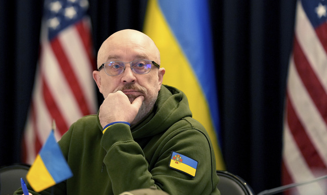Украинският министър на отбраната обеща "добри новини" след телефонен разговор с американския си колега