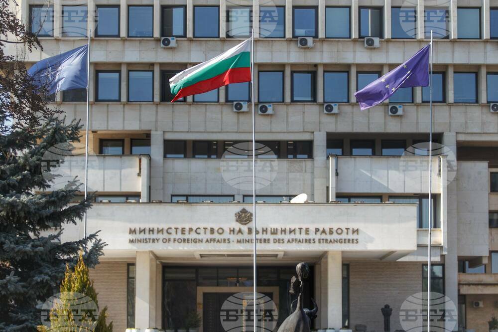 Министърът на външните работи Николай Милков разговаря по телефона с израелския си колега Ели Коен