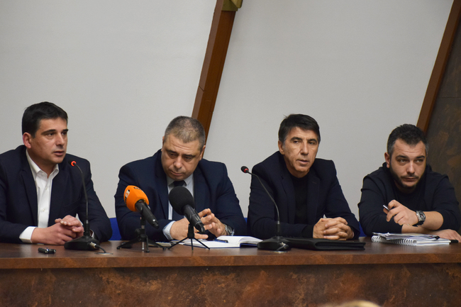 Председателят на АПИ, областният управител на Благоевград и експерти се срещнаха с жители на шест благоевградски села във връзка с пропаднал мост