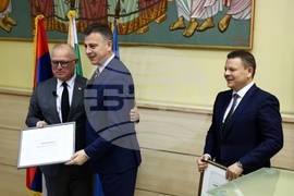 Сърбия - министри - пресконференция - грамоти - Владан Васич