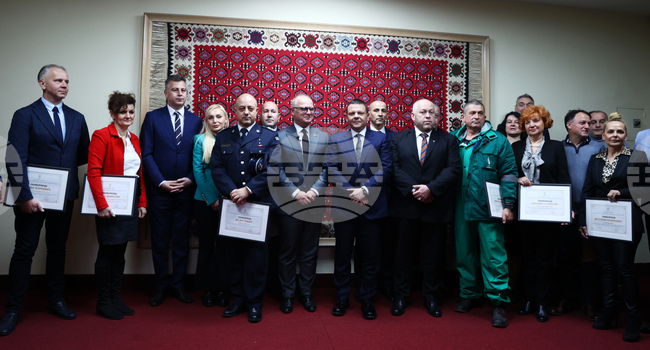 Сърбия - министри - пресконференция - грамоти