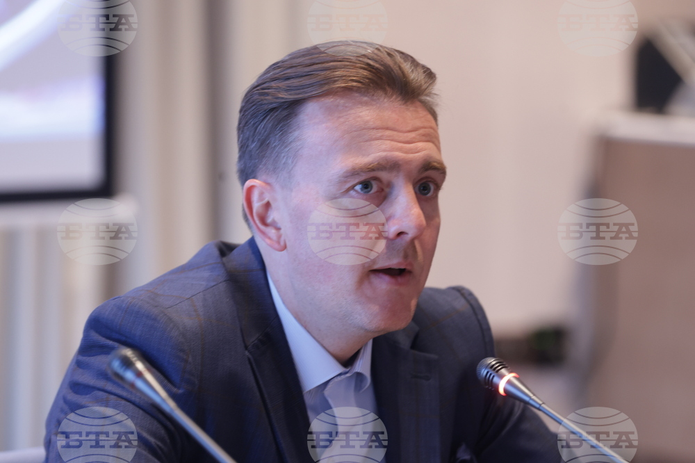 In Home Stretch to Euro, Think-Tank Warns of Continuing Price Hysteria, Budgetary Pitfalls and Political Overambition