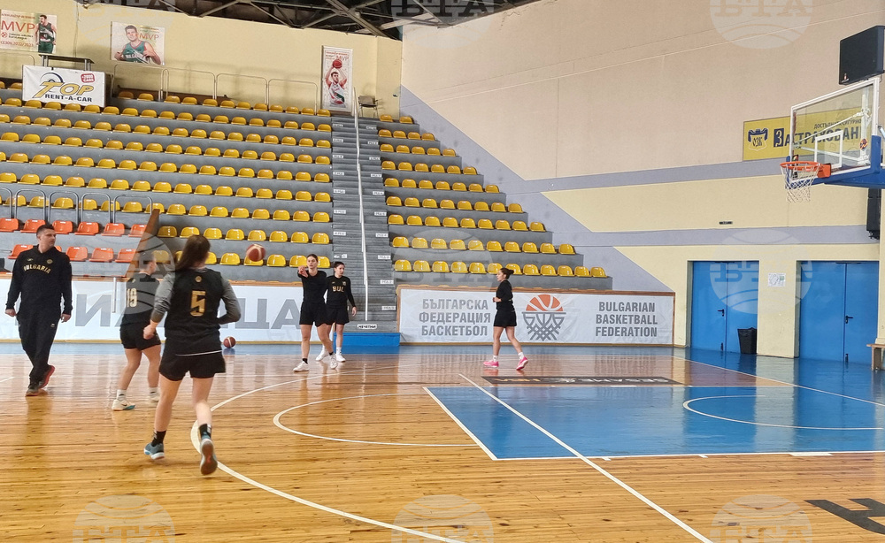 Представителният отбор на България по баскетбол за жени тренира в пълен състав преди мача с Финландия