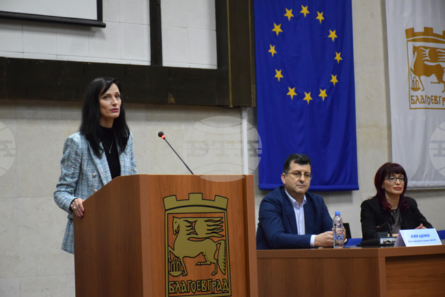 Благоевград - Мария Габриел - дискусия