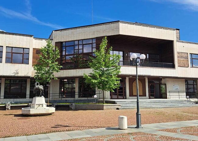 Община Ловеч: Детският интерактивен център, търговският обект и кафе-сладкарницата в Младежкия дом ще бъдат отдадени под наем