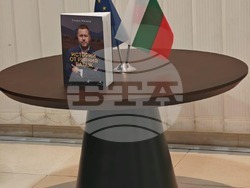 Книгата „Истории от ръчния багаж“ на журналиста Георги Милков бе представена в Генералното консулство в Дубай на 1 ноември 2024 г. (петък).