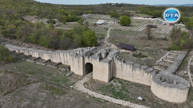 Златната църква в Преслав впечатлява със своя купол, архитектура и украса, заяви проф. Казимир Попконстантинов