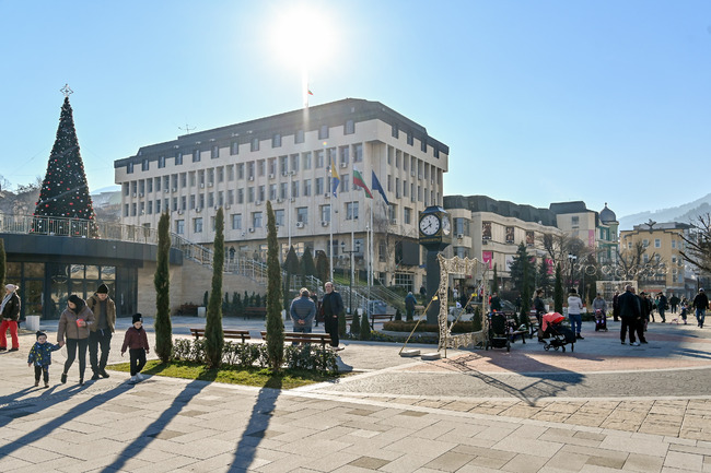 Кметът на Асеновград даде началото на втория етап от реновирането на центъра на града