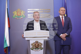 Министерски съвет - Росен Карадимов - Валентин Мундров - брифинг