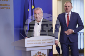 Министерски съвет - Росен Карадимов - Валентин Мундров - брифинг
