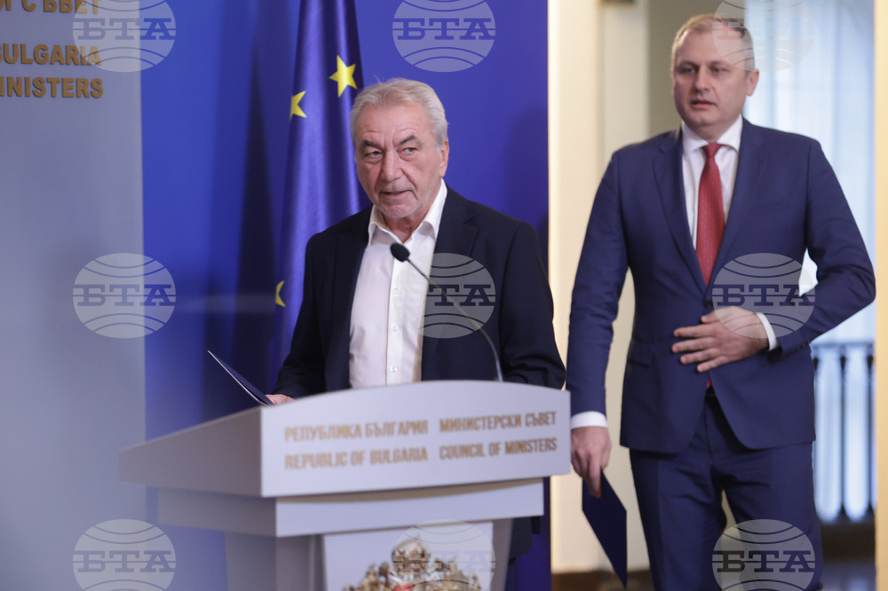 Министерски съвет - Росен Карадимов - Валентин Мундров - брифинг