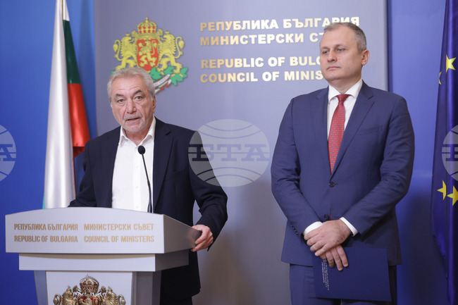 Министерски съвет - Росен Карадимов - Валентин Мундров - брифинг