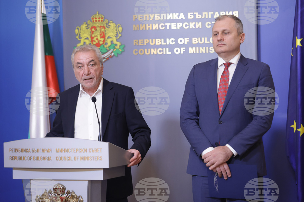 Министерски съвет - Росен Карадимов - Валентин Мундров - брифинг