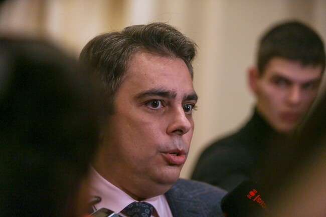 Целта е най-накрая България да тръгне напред и да построим държавата, която всички искаме, каза Асен Василев