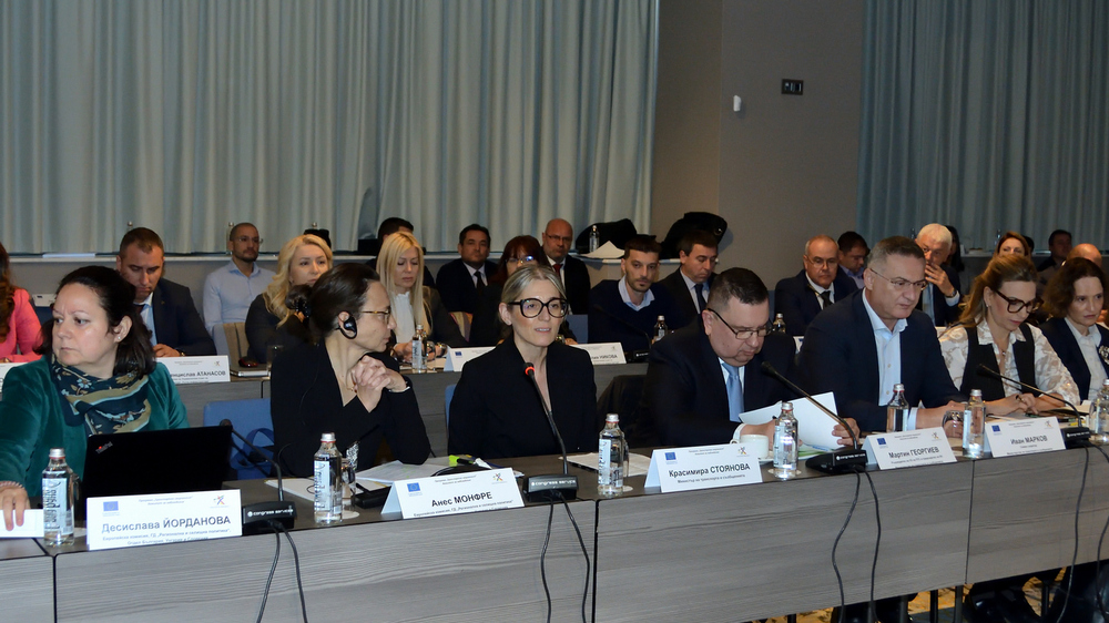 Министър Стоянова: За първи път по Програма „Транспортна свързаност“ ще бъдат закупени нови влакове 