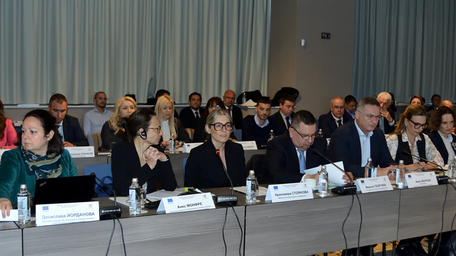 Министър Стоянова: За първи път по Програма „Транспортна свързаност“ ще бъдат закупени нови влакове 