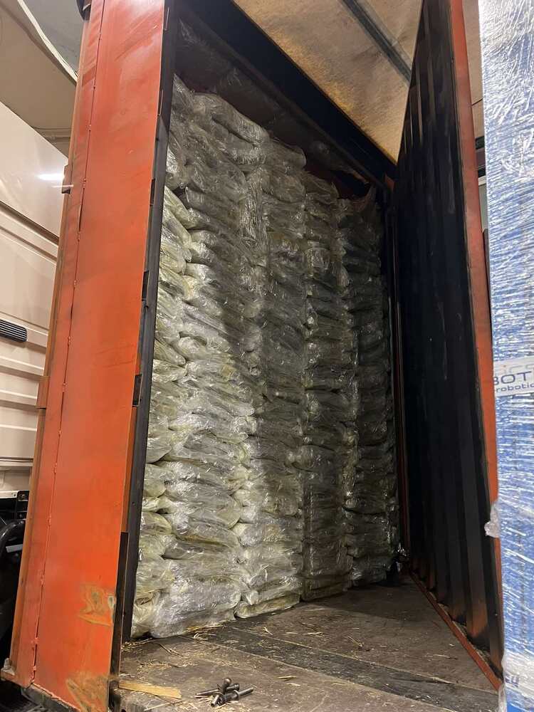 Агенция „Митници“: 233 кг. марихуана откриха при съвместна операция служители на Агенция „Митници“ и ГДБОП