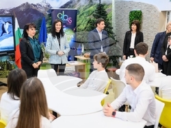 Снимка: Европейска комисия  - Мария Габриел постави началото на инициативата „Засаждане на 3 милиарда дървета до 2030 г.“ в България