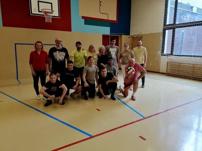 Волейболна среща „Учители срещу ученици“ бе организирана в Българско средно училище „Д-р Петър Берон“ в Прага