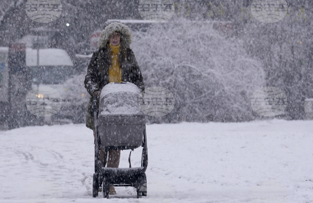 Времето на Балканите: екстремни зимни условия, наводнения и бури в региона