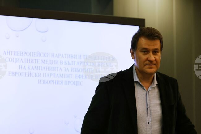 Софийски университет “Св. Климент Охридски” - доц. д-р Милен Любенов