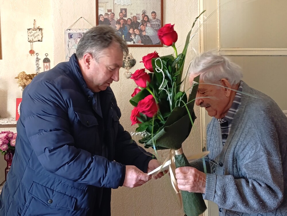 Община Шумен: Почетният гражданин на Шумен Нико Майеров отбеляза 95 години