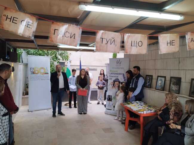 Тържество по повод Деня на народните будители се състоя в двора на Посолството на България в Аман