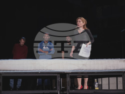 Репетиции на „Котка върху горещ ламаринен покрив“ в театър „София“, снимка – театър „София“