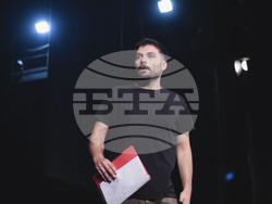 Репетиции на „Котка върху горещ ламаринен покрив“ в театър „София“, снимка – театър „София“