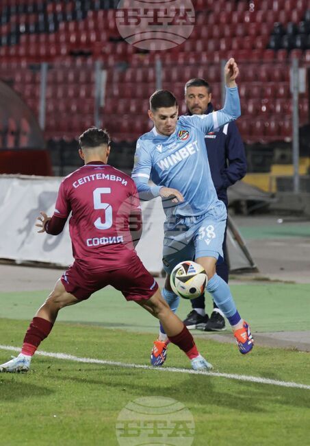 Ботев (Пловдив) продава левия си защитник Константинос Балоянис за сума от порядъка на 300 хиляди евро