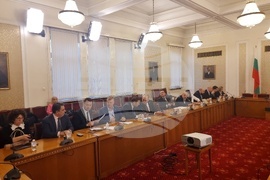 Парламент - "Nexo" - комисия