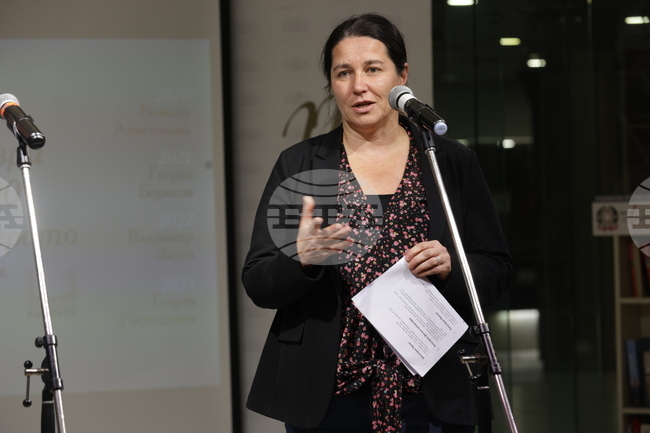 Оля Стоянова е поет и разказвач на месец март в Столичната библиотека