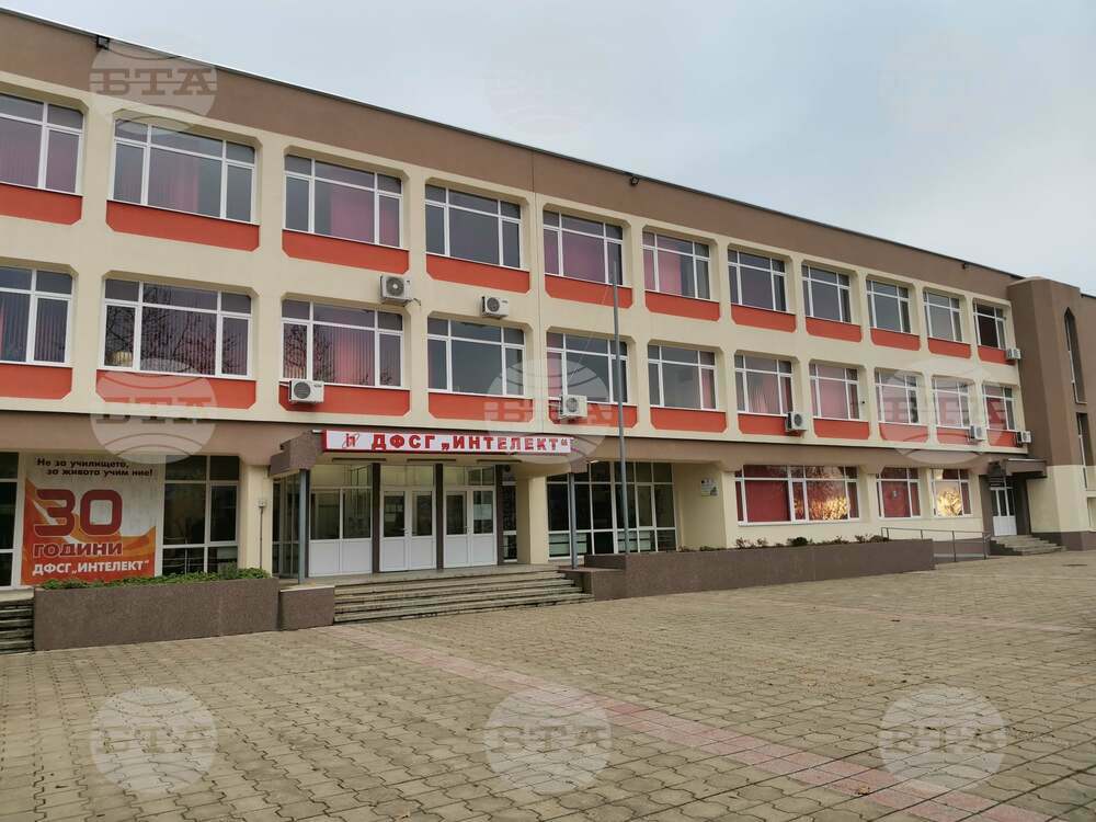 Гимназия в Плевен организира благотворителна кампания за децата на Украйна