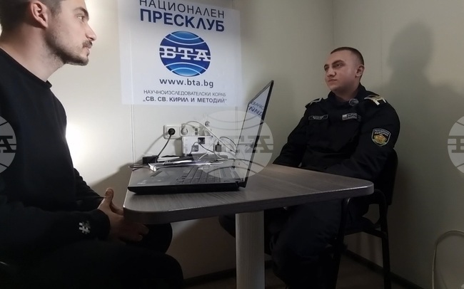 Ден 25 - тема на деня - Димитър Манолов, старшина I степен: Това е първото ми плаване, преживяването е уникално