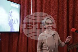 „С какво допринасят принудително разселените лица към приемащата ги страна?“ - форум - Гергана Паси