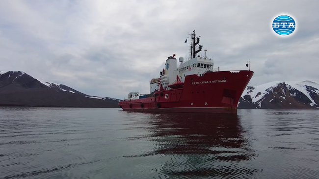 В третото плаване на НИК 421 до Антарктида ще се включат и орнитолози, каза капитан Радко Муевски