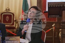 „С какво допринасят принудително разселените лица към приемащата ги страна?“ - форум - Елица Виденова