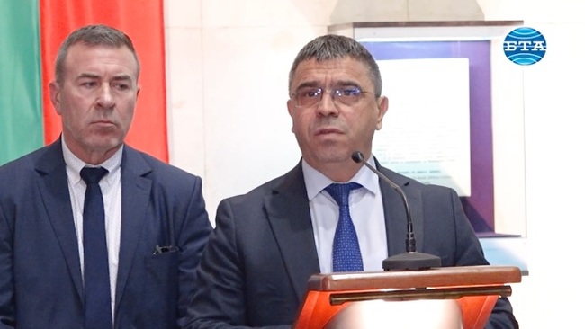 Само в 26 процента от сигналите за купуване на гласове се споменават партии, каза Атанас Илков