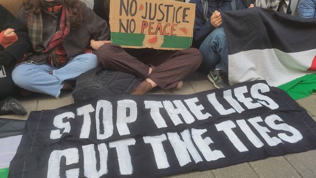 Белга: Протестиращи пропалестински студенти блокираха ректората на Католическия университет в Льовен заради връзките му с Израел