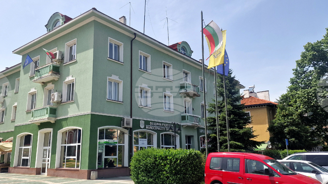 Собствени фотоволтаични централи на две сгради ще изгради Община Рудозем