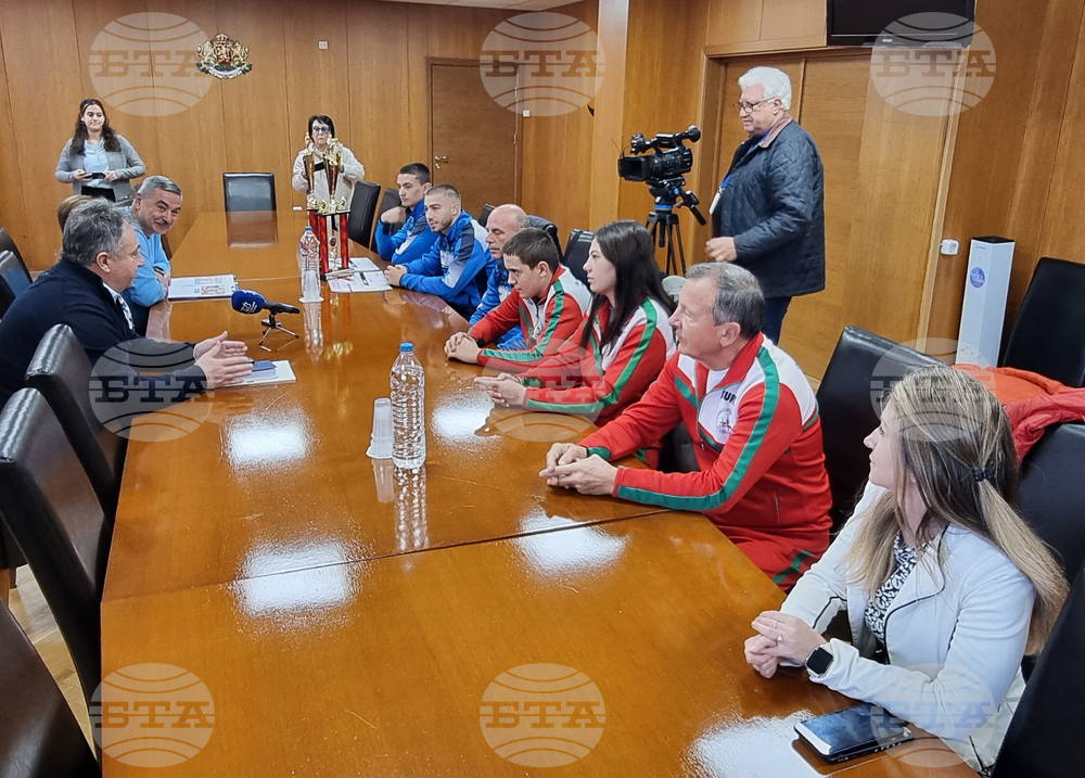 Шумен - състезатели по борба и карате - кмет - награди