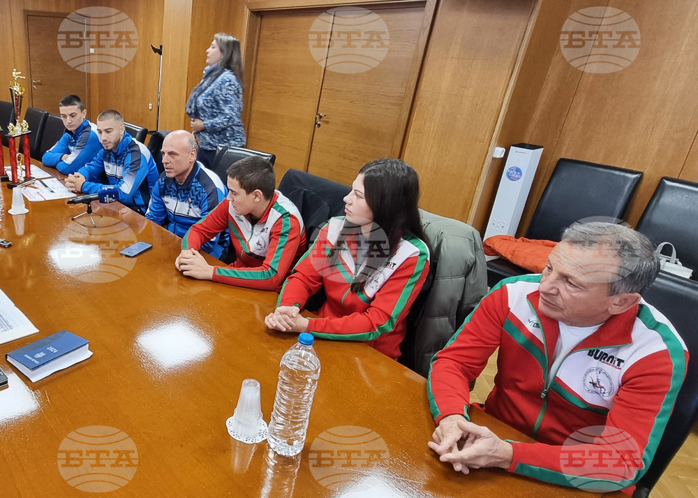 Шумен - състезатели по борба и карате - кмет - награди