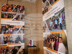 Изложба за 40 години от създаването на Факултета по науки за образованието и изкуствата на Софийския университет бе открита в Ректората. Снимка: СУ