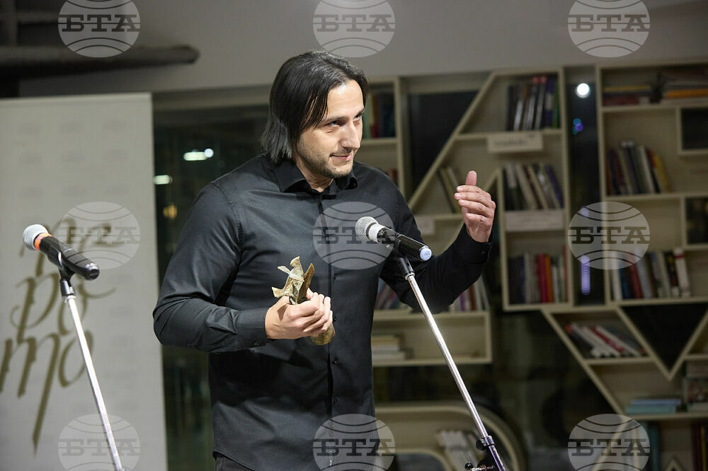 Община Стара Загора: Евгени Черепов, преподавател в ГПЧЕ „Ромен Ролан“, е лауреатът на Литературна награда „Перото“