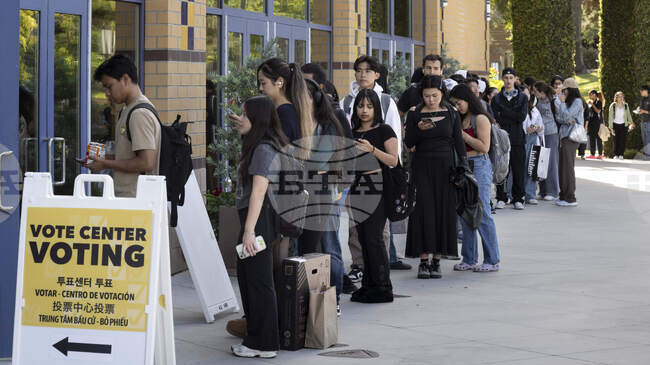 Все повече американци се идентифицират като политически независими, показва проучване на „Галъп“ 