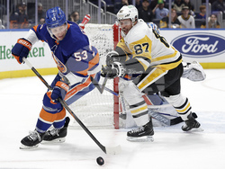 Penguins Islanders Hockey