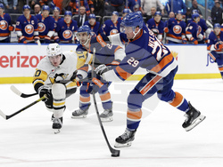 Penguins Islanders Hockey